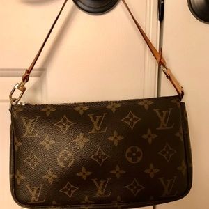 Louis Vuitton monogram pochette